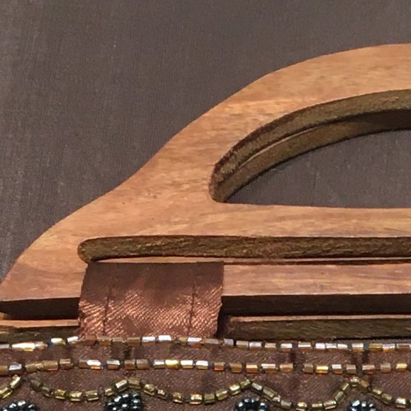 BEADED BAG WITH SHELLS AND WOOD HANDLE - Picture 6 of 8